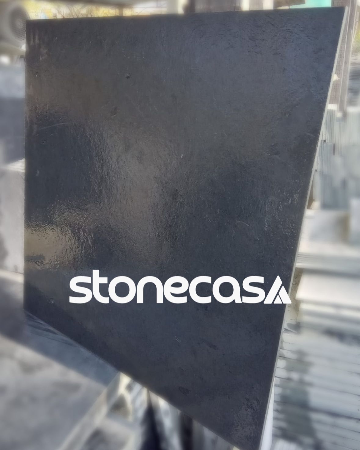 ardosia preta natural grafite stone casa revestimento e piso em pedra natural Conheça a ardósia preta natural ou grafite da Stone Casa. Pedra resistente para pisos, fachadas e revestimentos arquitetônicos.