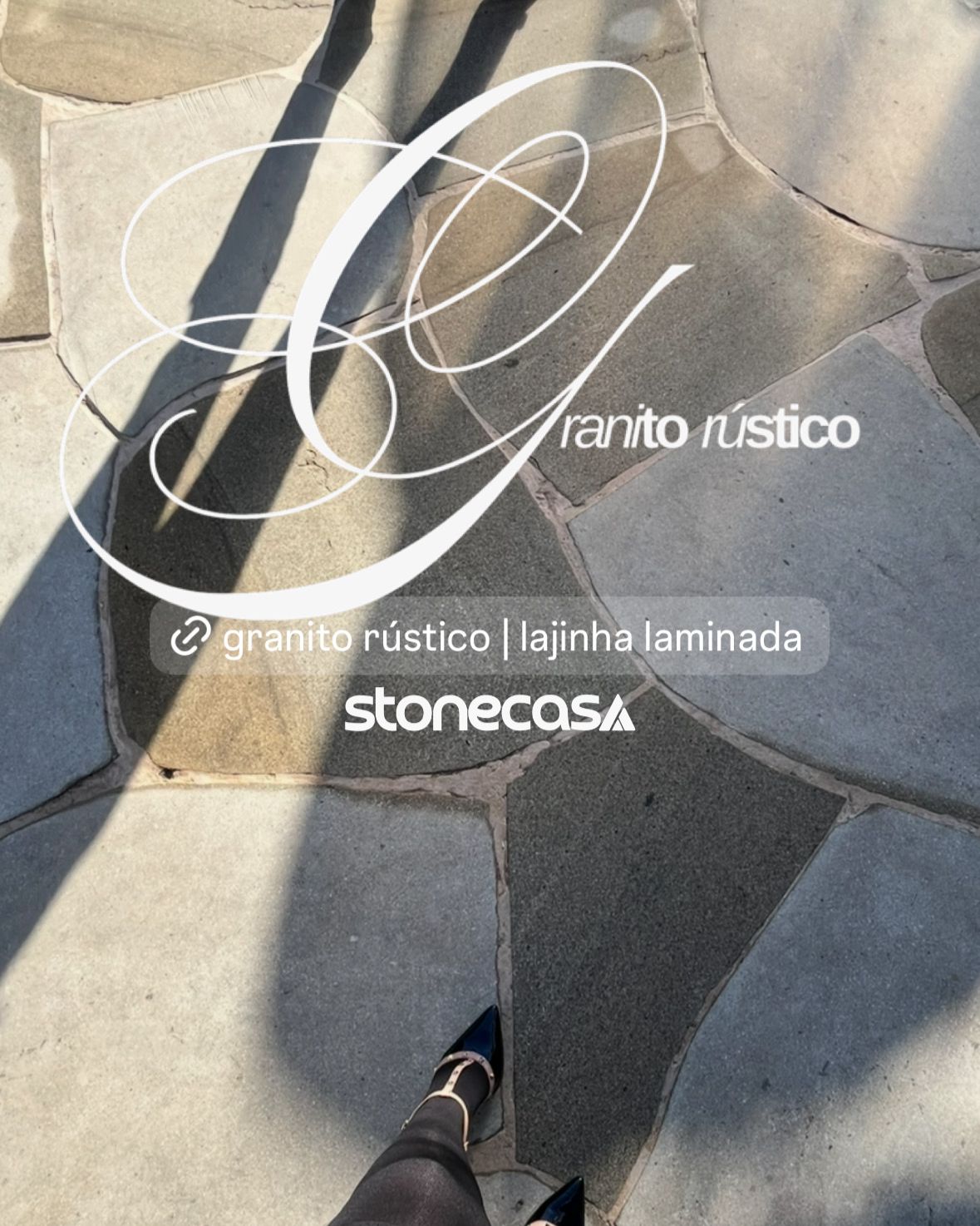 Lajinha Laminada Granito Rustico | Stone Casa lajinha laminada aplicada em parede com acabamento natural