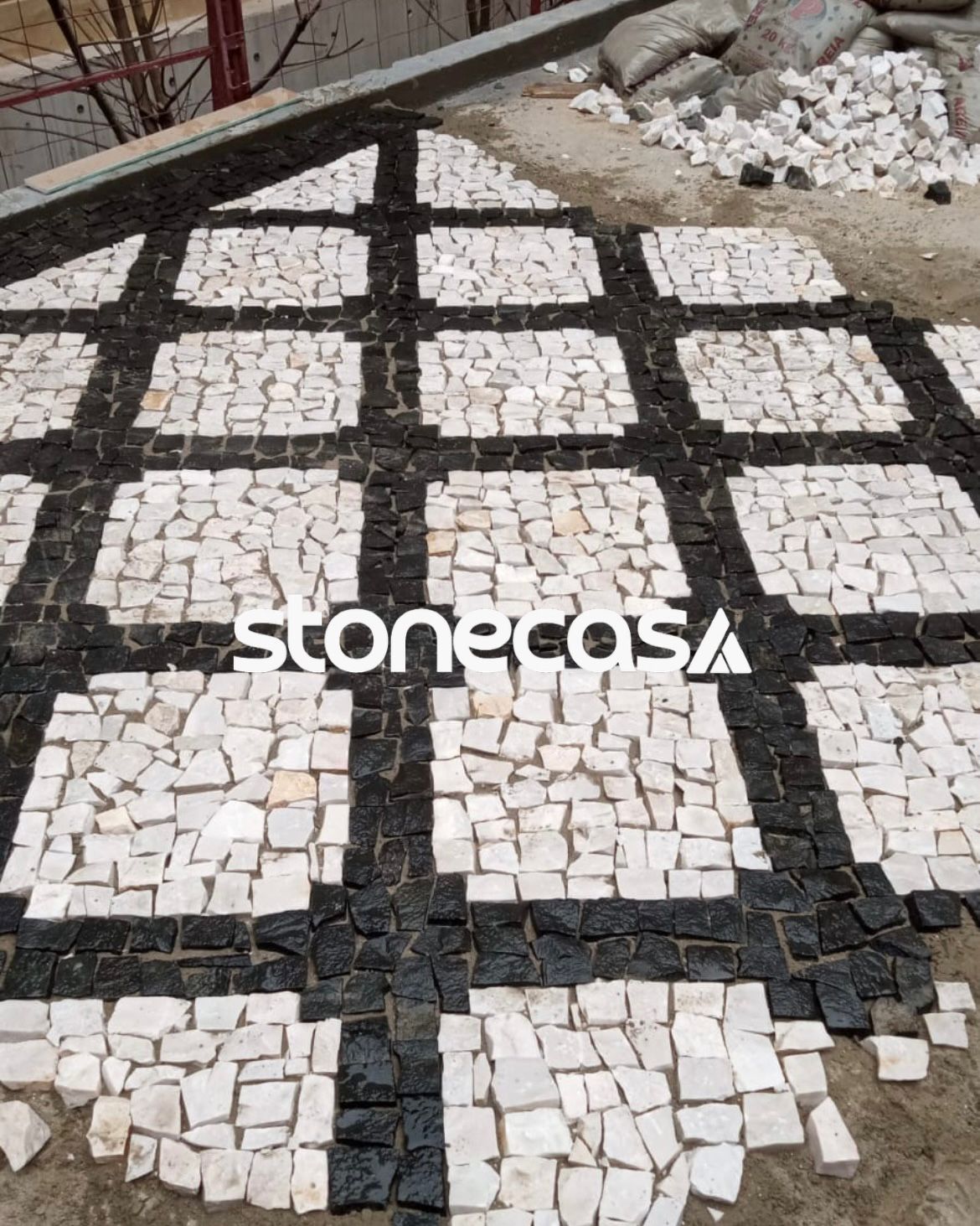 projetos com pedra portuguesa em calçadas e mosaicos | Stone Casa projetos com pedra portuguesa calçada mosaico externo stone casa