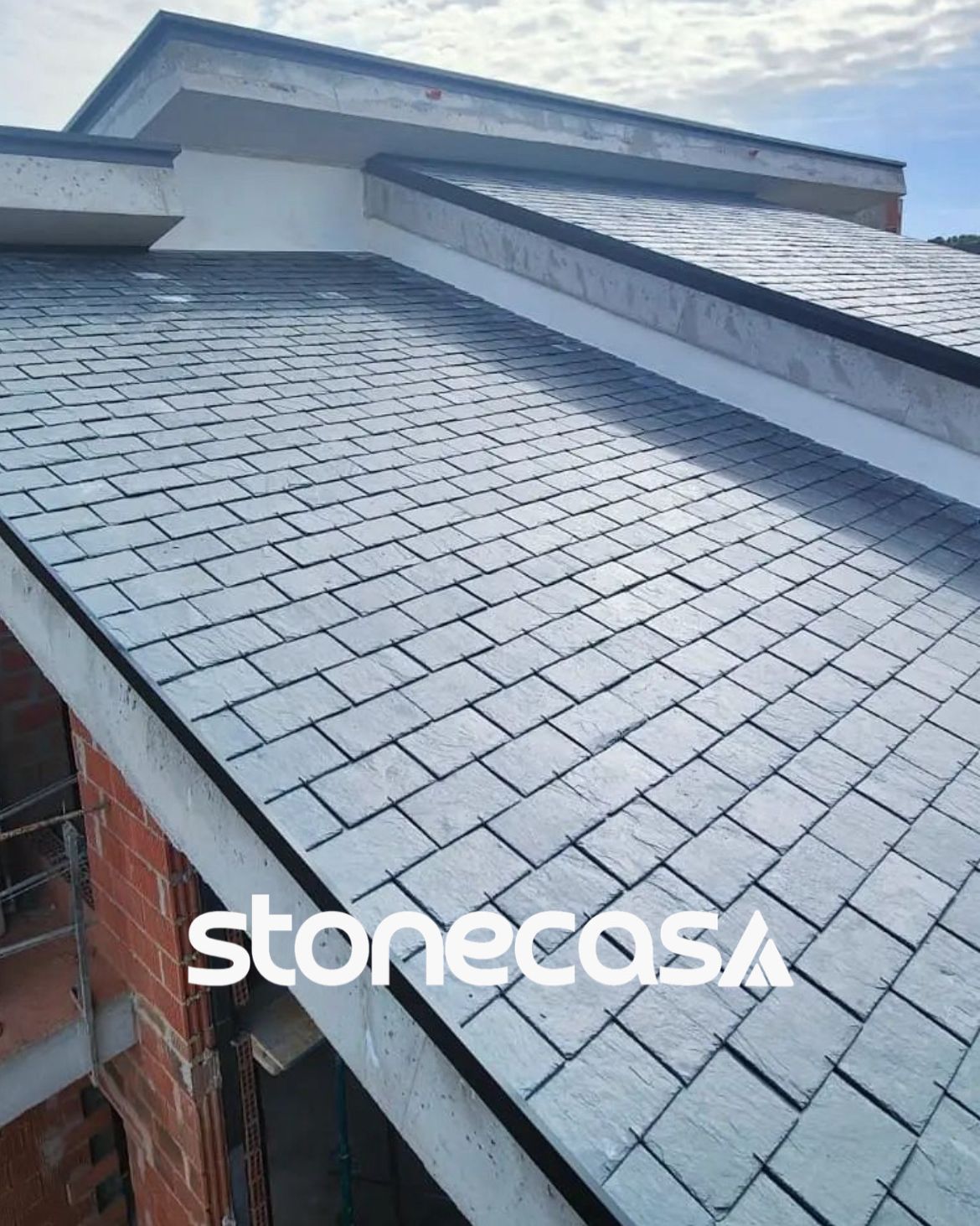 Guia Técnico de Instalação de Telhas de Ardósia | Stone Casa instalacao-de-telhas-de-ardosia-natural-telhado-inclinado
