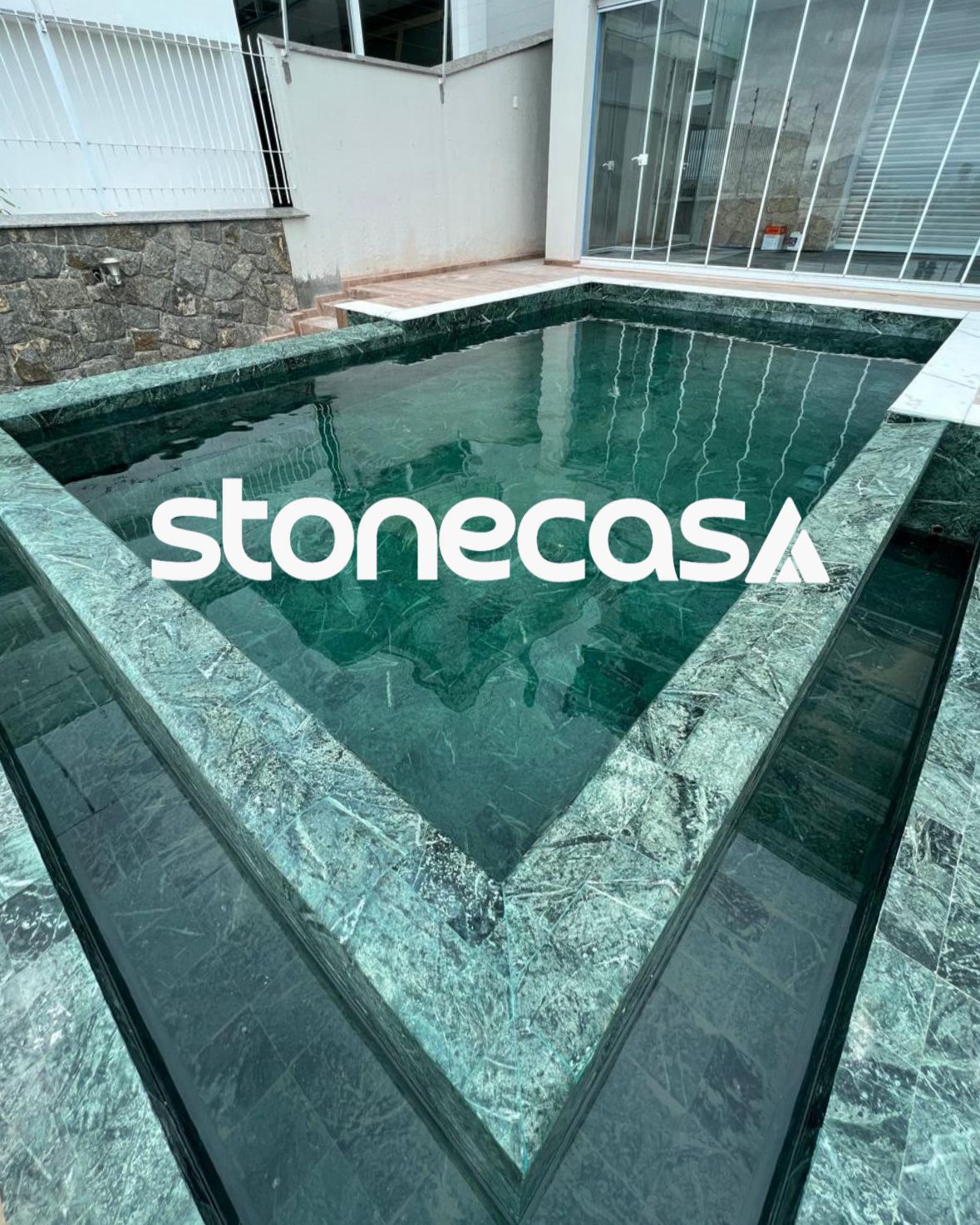 Pedra Verde para Piscina com Uso de Água do Mar